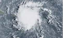  ??  ?? 0 A satellite picture shows Dorian approachin­g Puerto Rico