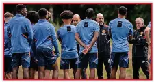  ?? ?? UNITED Ten Hag chats to stars in training; (below) Rashford, De Gea