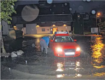  ?? FOTOS: TOBIAS GÖTZ ?? Ein See auf dem Narrenstad­el-Parkplatz in Ehingen.