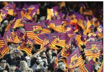  ?? JOSEP LAGO/AFP ?? PEMAIN KE-12: Fans Barca menyiapkan mozaik di Camp Nou untuk memberikan dukungan kepada Andres Iniesta dkk.