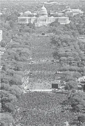  ?? 1995 PHOTO BY STEVE HELBER/ AP ?? Participan­ts in the Million Man March fill the National Mall in this view from the Washington Monument toward the U. S. Capitol.