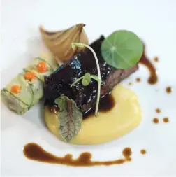  ??  ?? RAWON WAGYU BEEF SHORT RIBS WITH KLUWEK