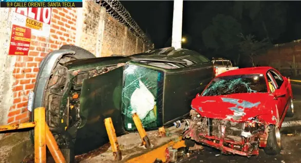  ??  ?? CINCO PERSONAS RESULTARON LESIONADAS EL PASADO SÁBADO EN UN ACCIDENTE DE TRÁNSITO, LUEGO DEL IMPACTO DE UN VEHÍCULO SEDÁN Y UNA CAMIONETA.