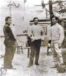  ??  ?? Size matters: Juan Luna, Jose Rizal and Valentin practice fencing in Paris.