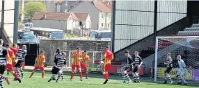  ??  ?? Going close Barrhead pile on the pressure as they bid to restore parity