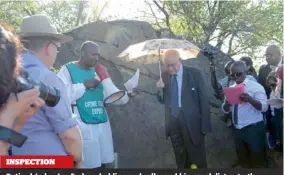  ?? PICTURE: DUMISANI SIBEKO ?? INSPECTION Retired Judge Ian Farlam, holding umbrella, and his panel, listen to the police crime expert during an inspection of the scene where Lonmin mineworker­s were killed by police in Marikana