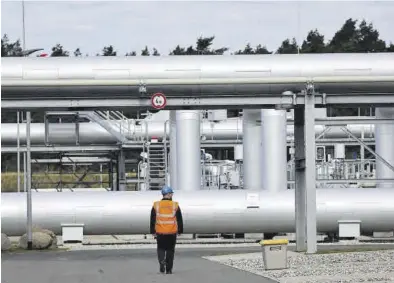  ?? FABRIZIO BENSCH / REUTERS ?? El gasoducto Nord Stream 2 en Lubmin, Alemania.