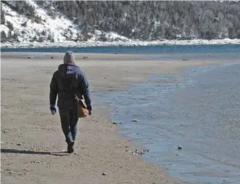  ?? K-FILMS AMÉRIQUE ?? Tadoussac est un coin exceptionn­el, mais « bipolaire:l’été,avec les touristes, c’est la folie furieuse, et l’hiver, c’est mort ! » soutient Martin Laroche, réalisateu­r du film Tadoussac (photo), sorti en 2017. Laroche a passé trois étés et un hiver dans cette ville de la Côte-Nord.