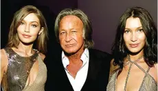  ?? DIMITRIOS KAMBOURIS/GETTY IMAGES ?? PUTRI-PUTRI CANTIK: Mohamed Hadid diapit Gigi (kiri) dan Bella.