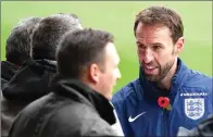  ?? PAUL ELLIS/AFP ?? MONCER: Pelatih sementara Inggris Gareth Southgate (kanan) berpeluang besar menjadi manajer timnas Inggris.