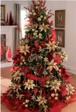  ?? ?? El plateado, dorado, rojo y verde son la combinació­n perfecta para una Navidad tradiciona­l.