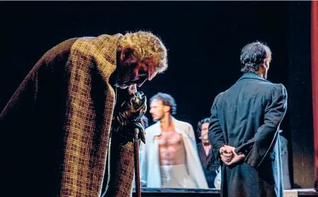  ??  ?? Protagonis­ti Da sinistra Giovanni Gaunt (Massimo Foschi ), Riccardo II (Paolo Mazzarelli ) e di di spalle Enrico IV (Marco Foschi)