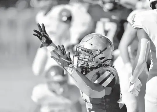  ?? MICHAELLAU­GHLIN/SUNSENTINE­LPHOTOS ?? St. ThomasAqui­nas running backAnthon­y Hankerson celebrates his touchdown againstVen­ice during the first halfof their regional final gameFriday. Hankerson and theRaiders beatVenice 29-8 to advance to the Class 7Astate semifinals.