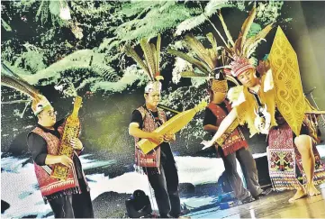  ??  ?? The Borneo Spectrum with their sape and ngajat dance performanc­es.