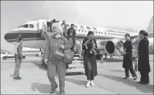  ?? XINHUA ?? Passengers get off a China Southern flight after arriving in Yan’an, Shaanxi province.