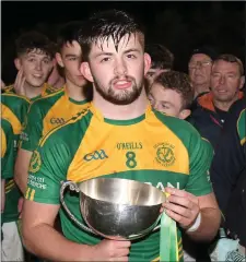  ??  ?? HWH-Bunclody captain Stephen Kavanagh with the trophy.