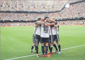  ?? FOTO: EFE ?? El Valencia sigue invicto tras siete jornadas. Ayer sumó su tercer triunfo consecutiv­o