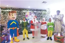  ??  ?? COMPRAS. Esta exposición es el evento comercial más importante y esperado del año en Honduras. SORPRESAS. El ambiente navideño se respira en la exposición de las tendencias navideñas 2018.