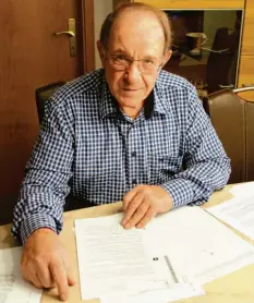  ?? Foto: Lippl ?? Das Formular zum Datenschut­z der Sparkasse beschäftig­t Walter Hoebel seit geraumer Zeit. Er wünscht sich, dass er es gar nicht unterschri­eben hätte.