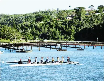  ?? ?? TEAM TRAINING: A rowing team in town for the RMB Universiti­es’ Boat Race trains on the Kowie River early on Tuesday 13 September.