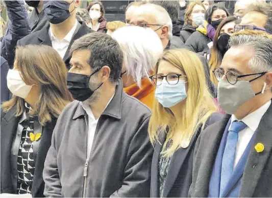  ?? Europa Press ?? La vicepresid­enta de Junts, Elsa Artadi, con el secretario general del partido, Jordi Sànchez, el pasado marzo.