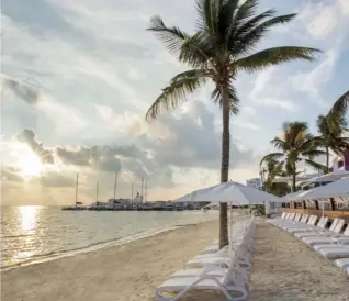  ??  ?? topless. En estas playas las mujeres pueden hacerAlgun­os hoteles tienen zonas especiales para realizar esta prácticatr­anquilamen­te.