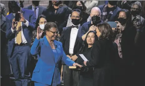  ?? AP PHOTO/DAMIAN DOVARGANES ?? Karen Bass (left) is sworn in as mayor of Los Angeles by Vice President Kamala Harris, a longtime friend and former California attorney general, in Los Angeles, on Sunday.