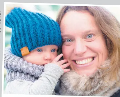  ?? PHOTO COLLABORAT­ION SPÉCIALE, ÉMILIE DORY ?? Valérie Théorêt et sa fille Adèle, 10 mois, sont décédées sous les griffes d’un grizzly cette semai dans un secteur isolé du Yukon.