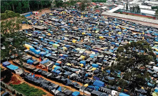  ?? ERNESTO RODRIGUES/ESTADÃO ?? Invasão. Acampament­o do MTST que ocupa o terreno da Construtor­a MZM, em São Bernardo do Campo, com cerca de 70 mil metros quadrados