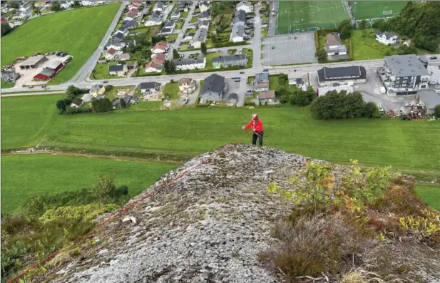  ?? FOTO: PRIVAT ?? I midten av juli i fjor var via ferrata-byggeren Børre Bergshaven på befaring i Vågefjelle­t i Lyngdal. Hans firma står som ansvarlig søker for prosjektet.