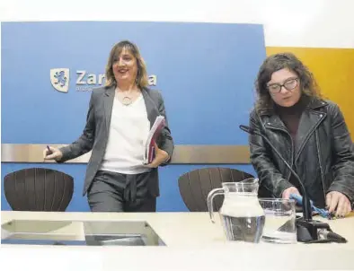  ?? ANDREEA VORNICU ?? Lola Ranera y Marta Aparicio, ayer, en la sala de prensa del Ayuntamien­to de Zaragoza.
