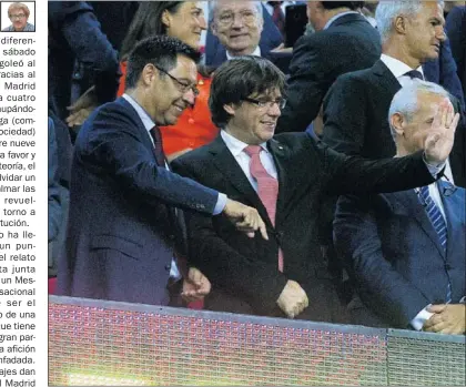  ??  ?? SONRISA ANTE EL CHAPARRÓN. Bartomeu aguantó los abucheos con deportivid­ad.