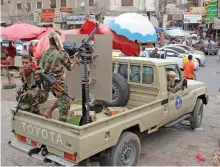  ?? — AFP ?? Fighters from the separatist Southern Transition­al Council drive their pick-up in Aden.