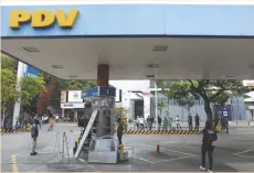  ?? (Manaure Quintero/Reuters) ?? CUSTOMERS WAIT while a fuel dispenser machine is fixed at a gas station in Caracas, Venezuela, last week.