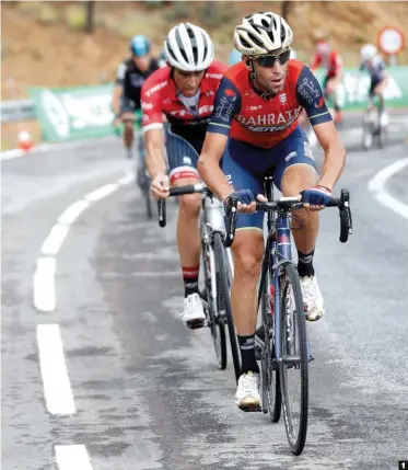  ??  ?? Al ataque en Calar Alto. El líder del Bahrain-Merida arrancando junto a Alberto Contador en la subida almeriense.