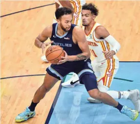  ?? BRANDON DILL, AP ?? Memphis Grizzlies forward Kyle Anderson handles the ball against Atlanta Hawks guard Trae Young in the first half of an NBA basketball game Saturday, Dec. 26, 2020, in Memphis, Tenn.