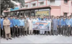  ?? -APP ?? FAISALABAD
Director (TEVTA) Faisalabad & Chiniot Engr. Faiz Muhammad Buzdar, students and staff members are participat­ing in a walk.