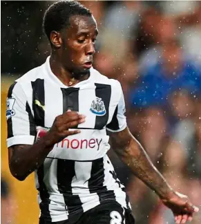  ??  ?? Misery for Magpies: Newcastle’s Vurnon Anita was sent off for a late challenge on Wolves substitute Ivan Cavaleiro. — EPA