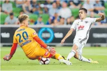  ?? Photo / Getty Images ?? Melbourne Victory keeper Lawrence Thomas denies Wellington Phoenix attacker Sarpreet Singh last night.