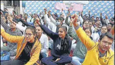  ?? HT PHOTO ?? MBBS students protesting at PGIMS, Rohtak on Monday.