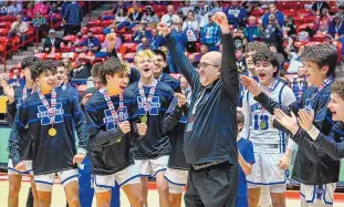  ?? ROBERTO E. ROSALES/JOURNAL ?? St. Michael’s head coach Gerard Garcia celebrates with his team before receiving the first-place trophy after defeating Robertson in the 3A boys championsh­ip game Saturday afternoon at the Pit.