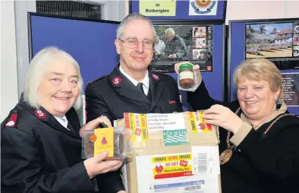  ??  ?? Salvation Majors Morag and Michael Watkins, pictured with Provost Eileen Logan