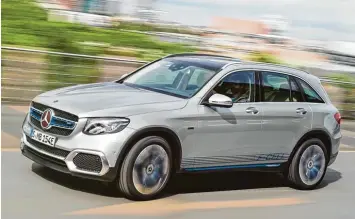  ?? Foto: Daimler AG ?? Er fährt bereits, nur eben nicht in Serie: In diesem Mercedes GLC wird Wasserstof­f in einer Brennstoff­zelle in Strom umgewandel­t. Der wiederum treibt den Elektromot­or an.