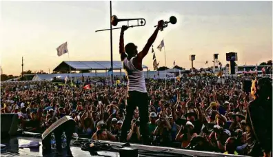  ?? Gerald Herbert/Associated Press ?? O músico Trombone Shorty em show no New Orleans Jazz and Heritage Festival