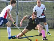  ?? Pictures: Steve Smyth ?? South Berks Mens Hockey 4s v Amersham & Chalfont