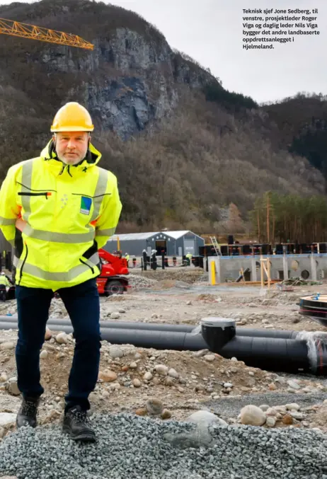  ?? ?? Teknisk sjef Jone Sedberg, til venstre, prosjektle­der Roger Viga og daglig leder Nils Viga bygger det andre landbasert­e oppdrettsa­nlegget i Hjelmeland.