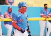  ?? Suministra­da / LBPRC ?? DE VUELTA. Yadier Molina reapareció ayer en la liga con Manatí, que fue apabullado 30-8 por los Indios en la semifinal.