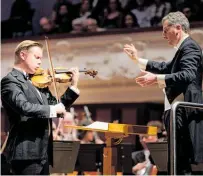  ?? Photo / Adrian Malloch ?? Benjamin Morrison and conductor Giordano Bellincamp­i.