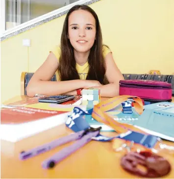  ?? Foto: Judith Roderfeld ?? Als eines der wenigen Mädchen hat Jessica Ploner am Bundeswett­bewerb der Mathematik Olympiade teilgenomm­en. Damit ge hört sie zu den besten Nachwuchs Mathematik­ern in Deutschlan­d.