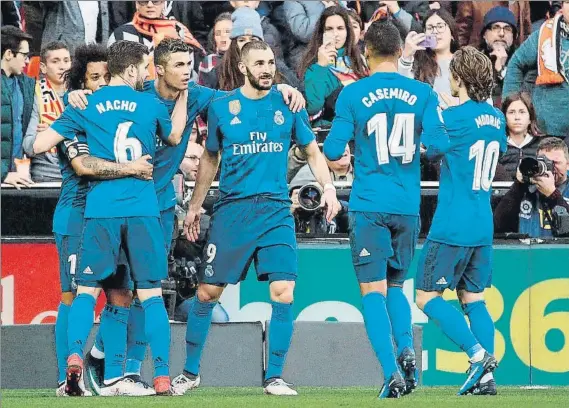  ?? FOTO: EFE ?? El Real Madrid ganó en Mestalla un partido vital en la lucha para acabar la temporada en los puestos para jugar la próxima Champions League